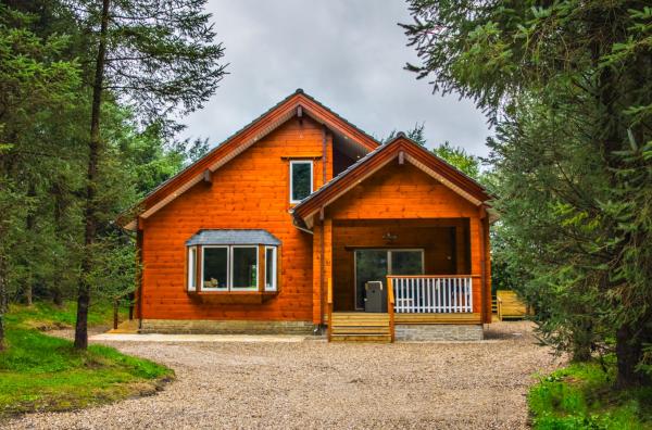 Ballyconnell log cabins crop